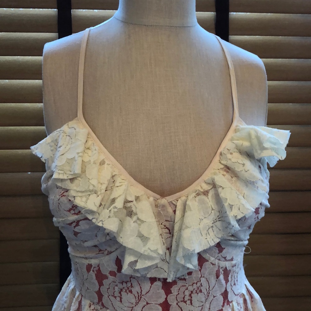 Gorgeous Chelsea & Violet Cream &Coral Lace Dress - Picture 2 of 7